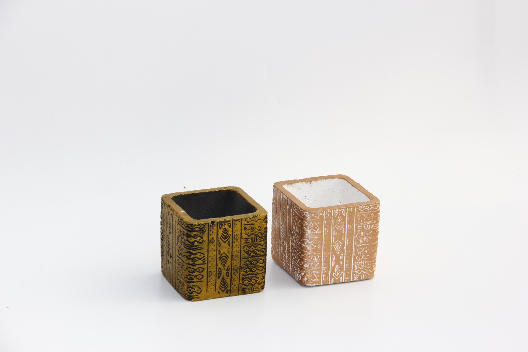 KAKTÜS SAKSI SETİ - 2 ADET EL YAPIMI ARKAİK KAHVERENGİ KAKTÜS SAKSI SETİ - 2 ADET EL YAPIMI ARKAİK KAHVERENGİ