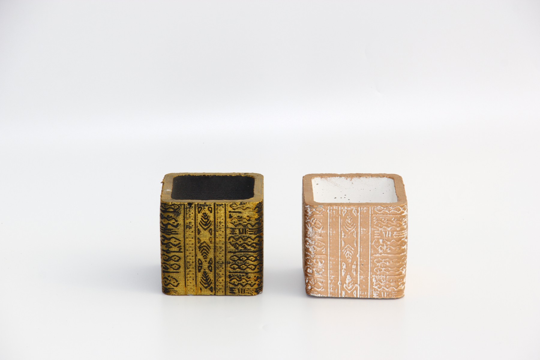 KAKTÜS SAKSI SETİ - 2 ADET EL YAPIMI ARKAİK KAHVERENGİ KAKTÜS SAKSI SETİ - 2 ADET EL YAPIMI ARKAİK KAHVERENGİ