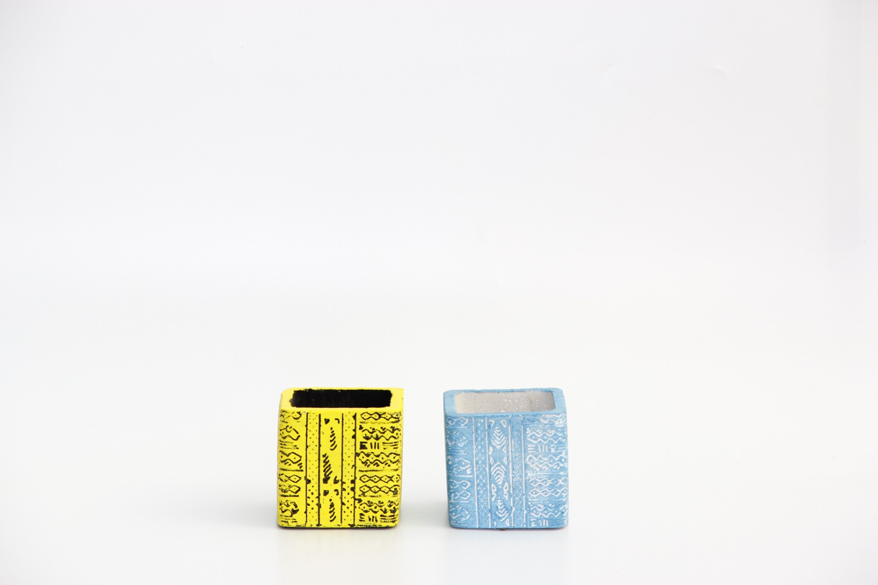 KAKTÜS SAKSI SETİ - 2 ADET EL YAPIMI ARKAİK SARI-MAVİ KAKTÜS SAKSI SETİ - 2 ADET EL YAPIMI ARKAİK SARI-MAVİ