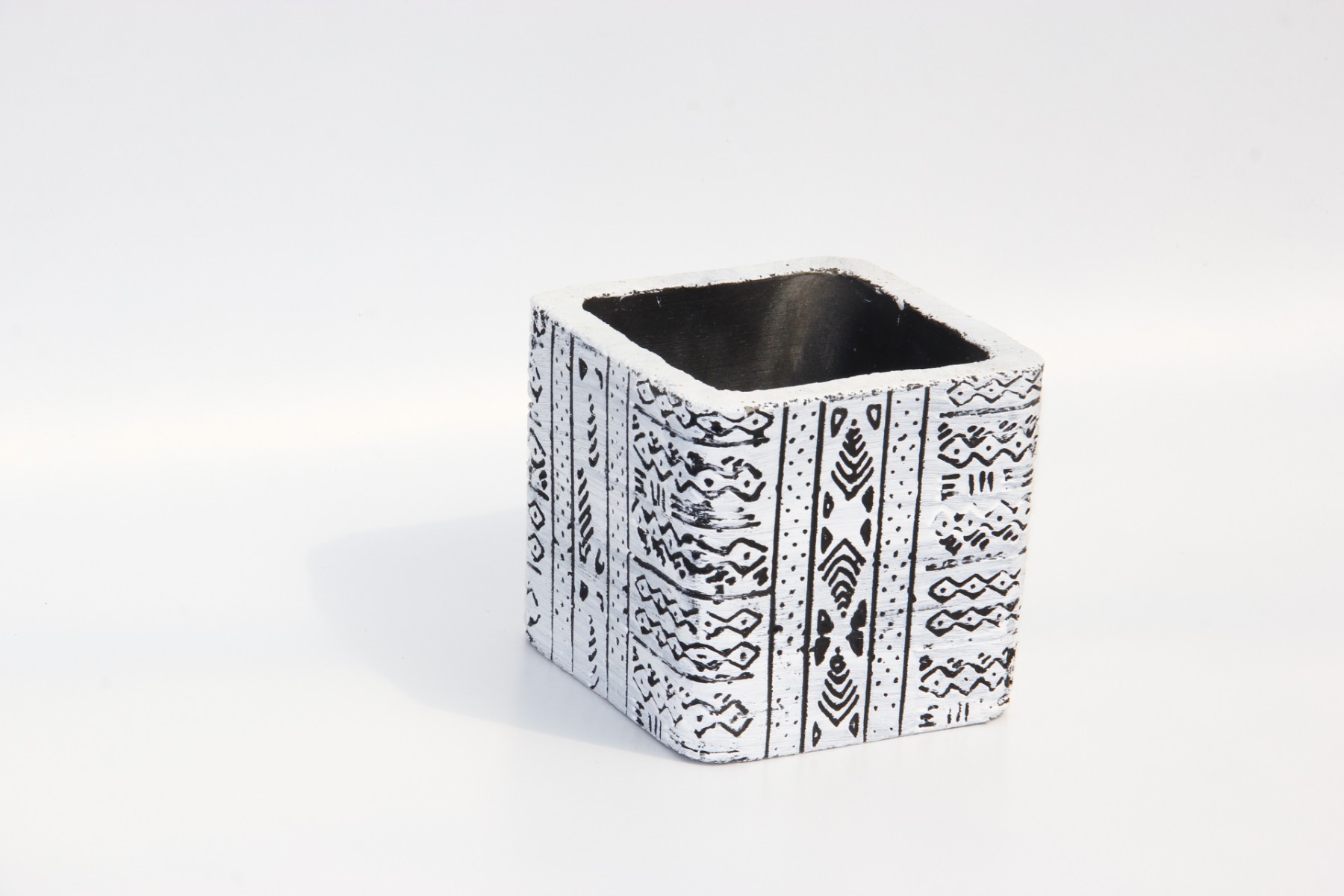 KAKTÜS SAKSISI - EL YAPIMI ARKAİK BEYAZ RENK KAKTÜS SAKSISI - EL YAPIMI ARKAİK BEYAZ RENK